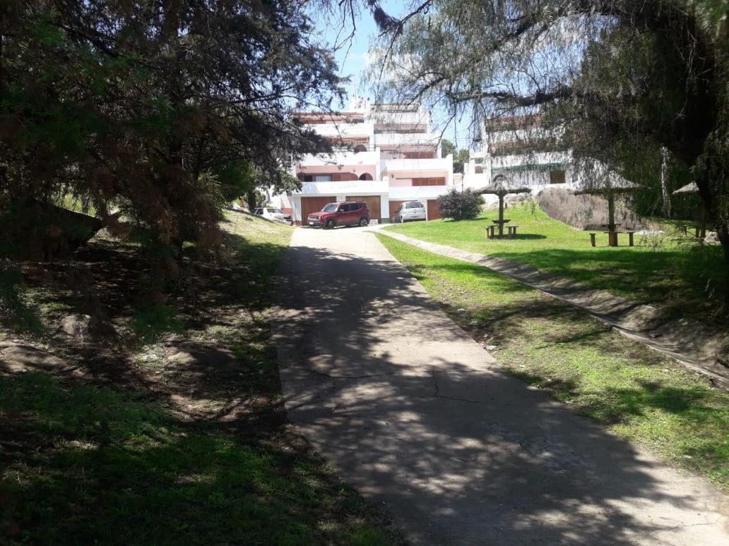 Departamentos Carlos Paz Bajada Al Lago Вила Карлос Пас Екстериор снимка